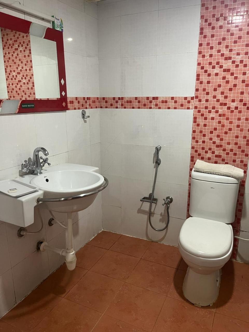 מלון אוטי Ponmariresidency מראה חיצוני תמונה